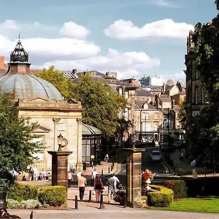 The Nook Central Harrogate Apartment With Parking Exterior photo