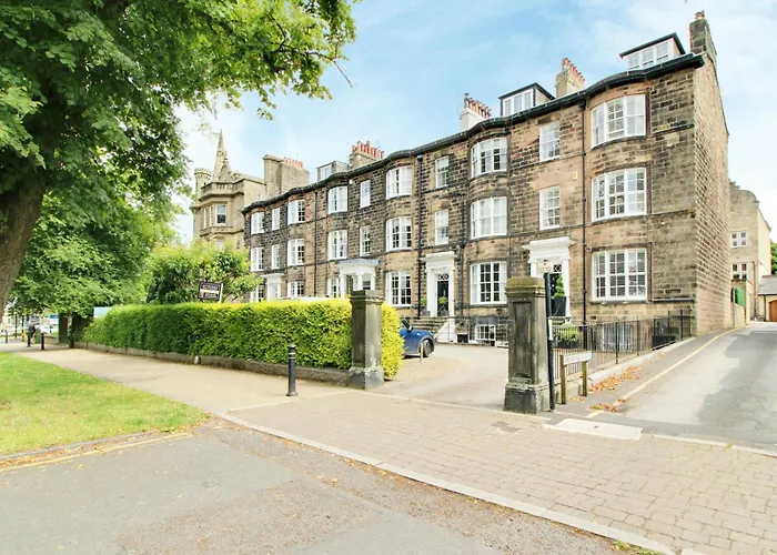 The Nook Central Harrogate Apartment With Parking